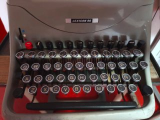 Máquina de escribir Hispano Olivetti Lexicon 80