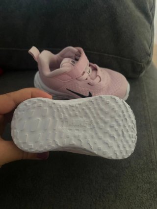 Zapatillas Nike talla 19,5 niña rosa y blanco