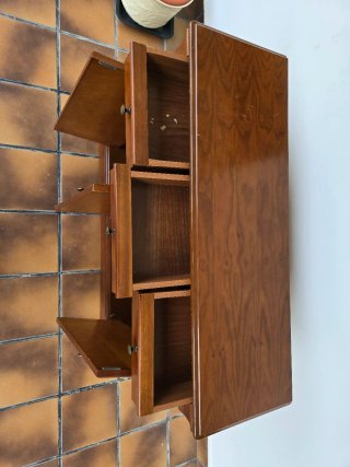 Mueble de madera (zapatero o recibidor)