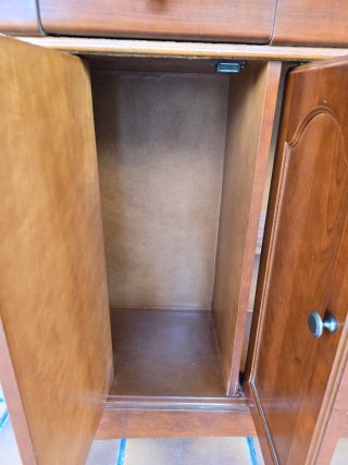 Mueble de madera (zapatero o recibidor)
