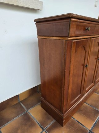 Mueble de madera (zapatero o recibidor)