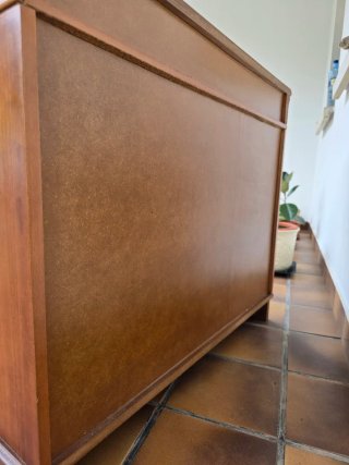 Mueble de madera (zapatero o recibidor)