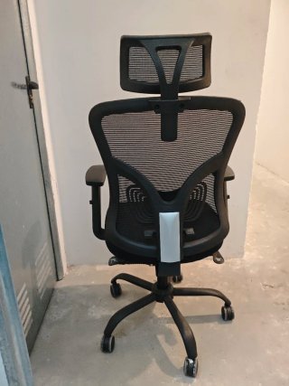 Silla de oficina ergonómica negra