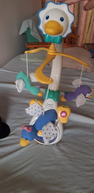 Móvil de cuna con patitos