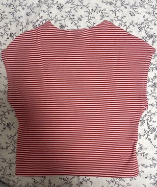 Camiseta Stradivarius rayas roja y rosa Talla S