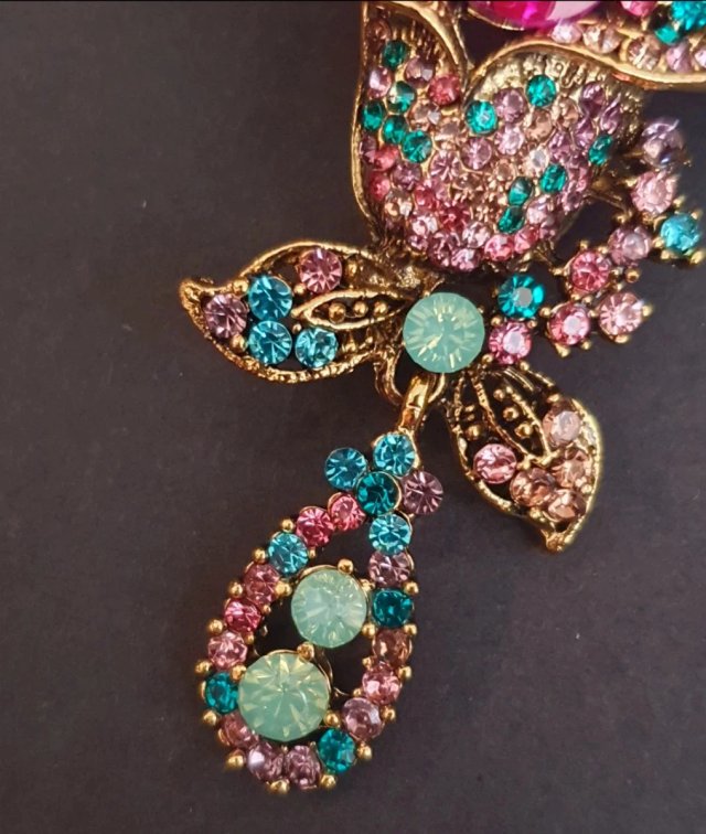 Broche y colgante Flor Dorado con Cristales