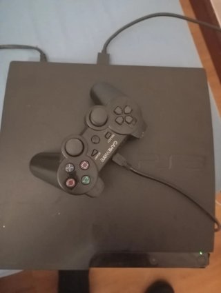 Consola PS3 con 5 juegos y mando