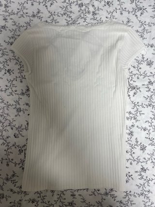 Camiseta Stradivarius encaje escote V