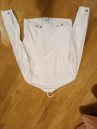 Cazadora vaquera blanca Levi's. Talla S