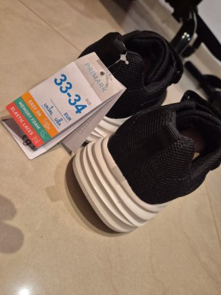 Zapatos negros talla 33-34 nuevos con etiqueta