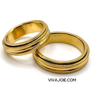 Anillos de pareja dorado y plateado
