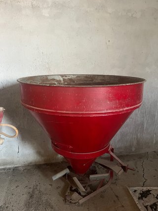 Abonadora agrícola roja