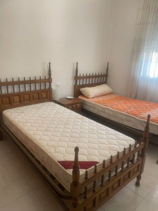 2 Camas de madera en buen estado