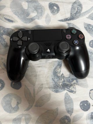 PS4 Pro 1TB + 5 Juegos