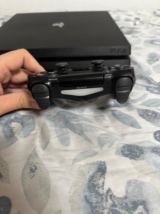 PS4 Pro 1TB + 5 Juegos
