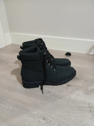 Botas negras de mujer