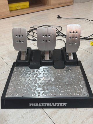Volante Thrustmaster T GT II con pedales