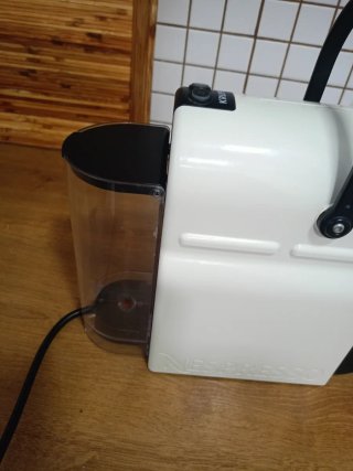 Cafetera Nespresso Krups Essenza Automática