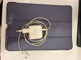 iPad 6ª Gen + Cargador Apple