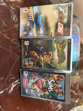 PSP 1000 Negra, Caja Original, Cargador y 3 juegos