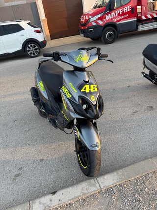 Yamaha Jog RR gris y amarillo