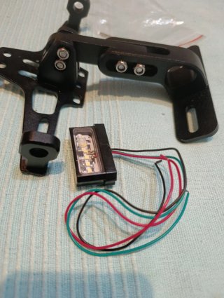 Portamatriculas ajustable con luz LED