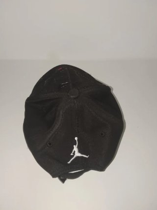 Gorra Jordan Negra Bordado Rojo