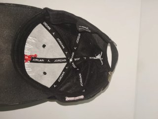 Gorra Jordan Negra Bordado Rojo