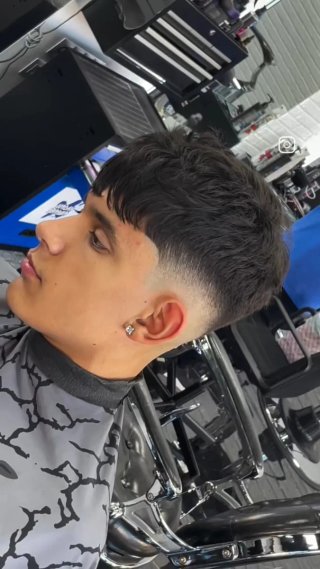 Barbero profesional en búsqueda de empleo.
