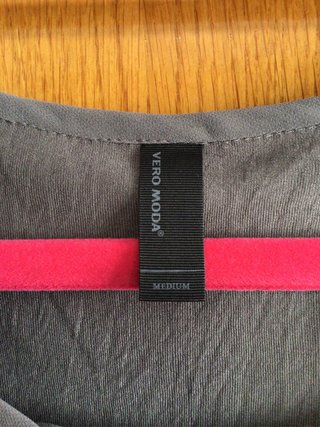 Blusa de gasa con encaje negro