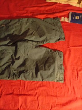 Pantalón corto hombre bermuda treking.