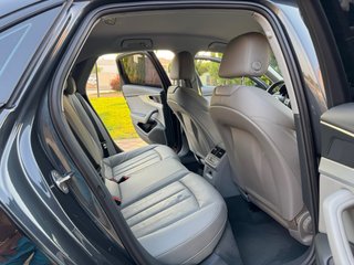 Audi A4 2.0 TDI 150 cv S line