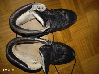 Botas de montaña negras