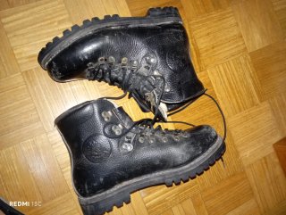 Botas de montaña negras