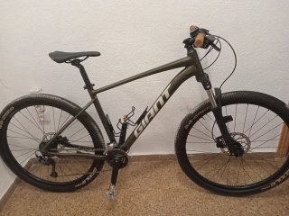 Bicicleta Giant talon 2 29" 2025 Como nueva