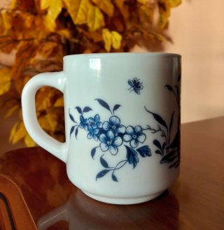 Taza Arcopal Vintage Floral Azul y Blanco