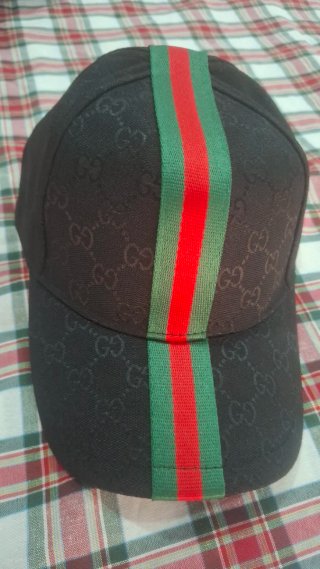 Gorra GG Negra con Rayas Verdes y Rojas
