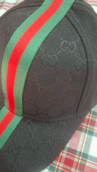 Gorra GG Negra con Rayas Verdes y Rojas
