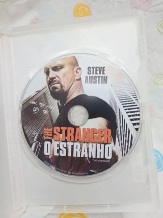filme The Stranger: O estranho português inglês