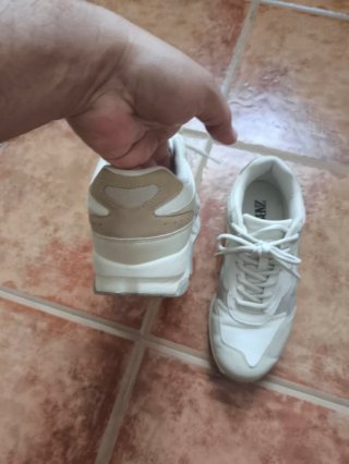 Zapatillas Zara Blancas y Beige