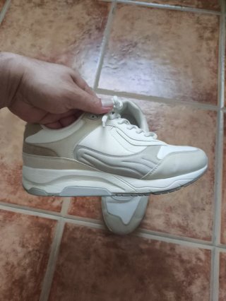 Zapatillas Zara Blancas y Beige