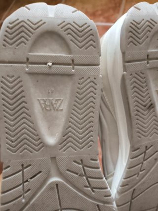 Zapatillas Zara Blancas y Beige
