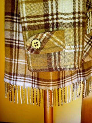 Sobrecamisa de cuadros con flecos