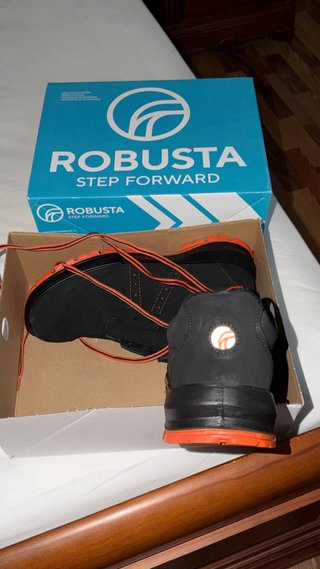 Zapatos de seguridad ROBUSTA negros y naranjas