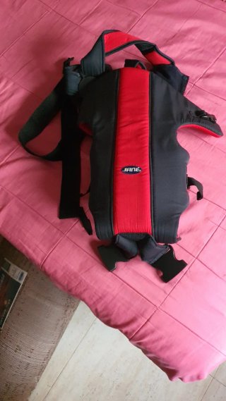 Mochila Portabebés Jane Negra y Roja