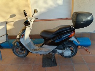 Moto Scooter Derbi Negra
