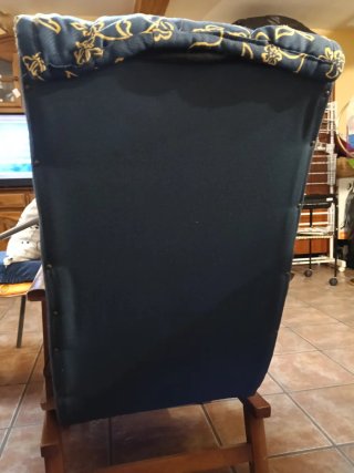 Sillón mecedora tapizado floral
