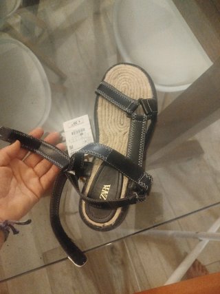 Sandalias Zara Beige y Negras Talla 38