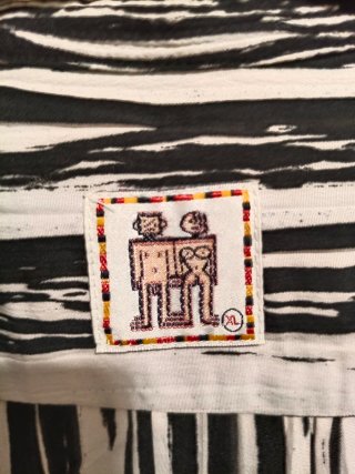 Camisa Rayas Blanco y Negro.