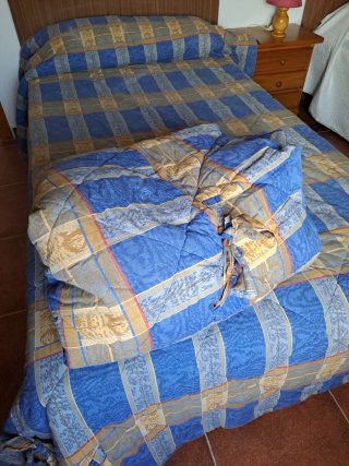Dos colchas Cama 105cm Azul y Marrón